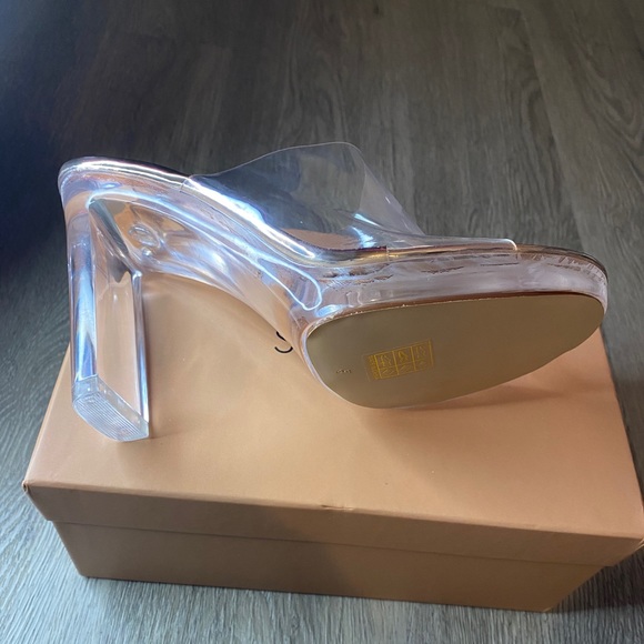 Heels - Picture 2 of 3